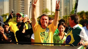 Bolsonaro se declara listo para gobernar Brasil tras votar en Río de Janeiro