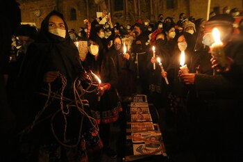 Un grupo de manifestantes realiza