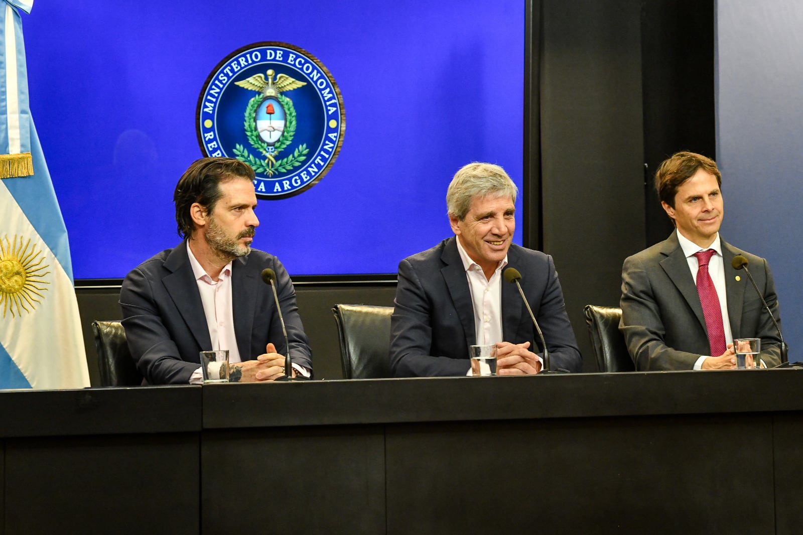 El ministro de Economía, Luis Caputo, anunció nuevas licitaciones para los bancos con fondos del Fondo de Garantía de Sustentabilidad (FGS)