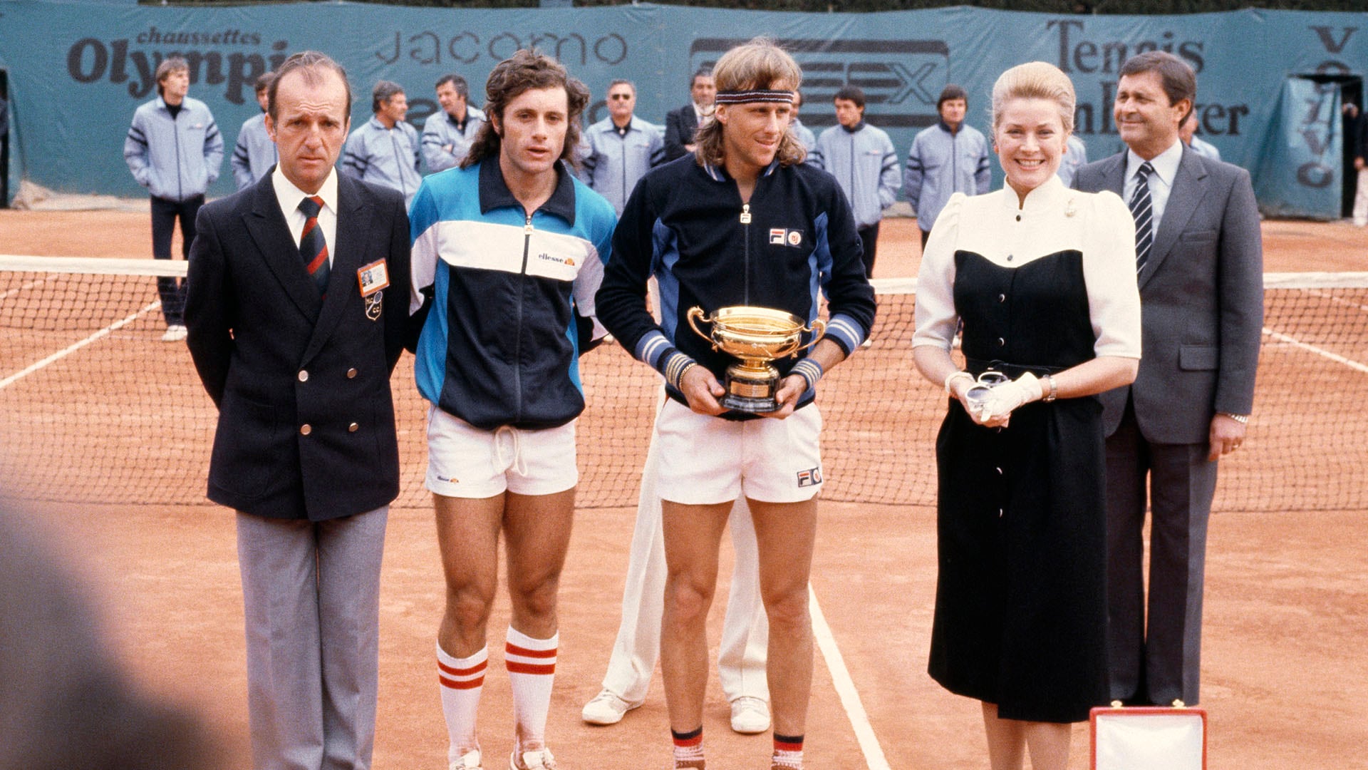 Guillermo Vilas junto al sueco Bjorn Borg en la final de un Abierto de Montecarlo (Photo by Rene Maestri/Sygma/Sygma via Getty Images)