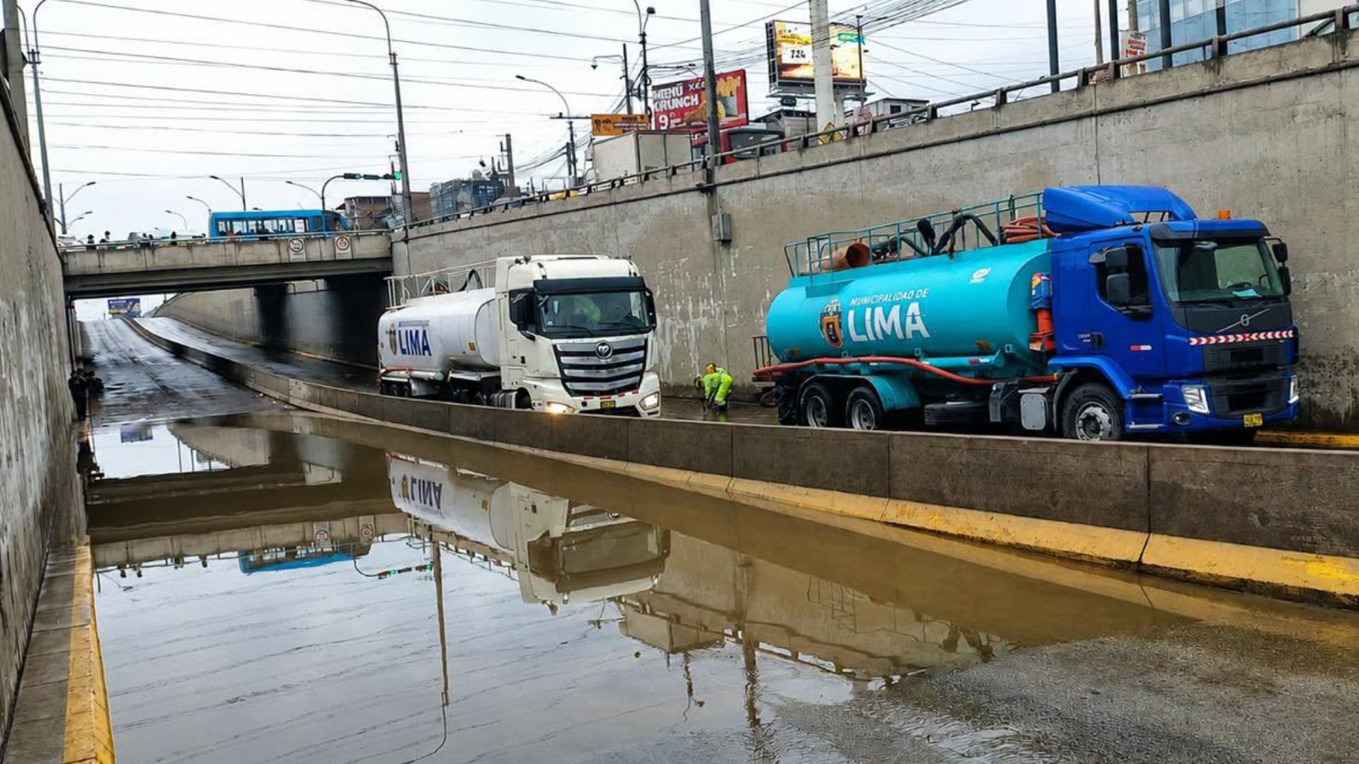 Llovizna vuelve a inundar el bypass de la avenida Pachacútec en Villa María del Triunfo| Foto: DSN Noticias