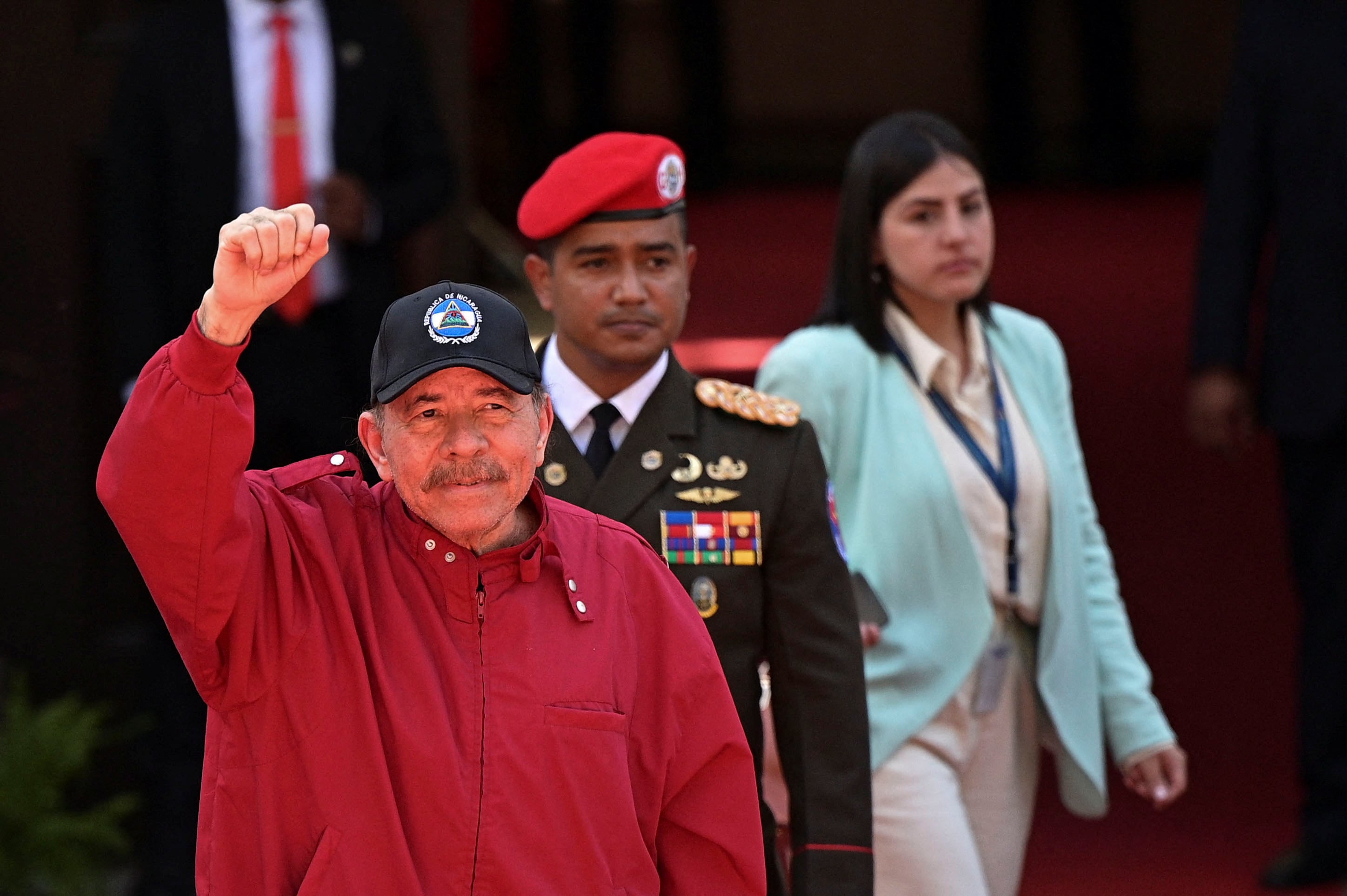 Foto de archivo. El presidente de Nicaragua, Daniel Ortega, gesticula mientras asiste a la toma de posesión del presidente de Venezuela, Nicolás Maduro, para un tercer mandato de seis años, en Caracas (Venezuela), el 10 de enero de 2025. REUTERS/Gaby Oraa