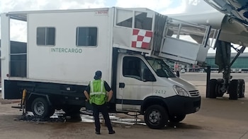 Falló un elevador al desembarcar