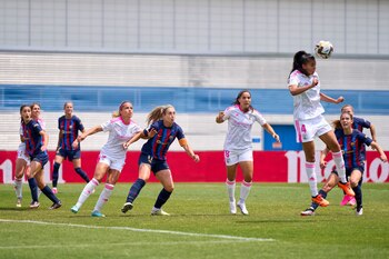 El partido entre el Madrid CFF F y el Barça F (Diego Souto / Getty Images)