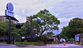 La institución recibe un distintivo