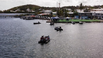 La Armada Nacional y la DIMAR desplegaron personal especializado para atender la emergencia y evacuar a los afectados tras el choque en San Andrés - crédito Alcaldía de Providencia y Santa Catalina Islas