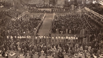 El acto empezó a las diez y media en punto, cuando tomó la palabra el encargado de negocios de Alemania, Otto Meynen