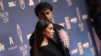Lamine Yamal e Inés García acaparan todas las miradas en la gala del Balón de Oro 2026