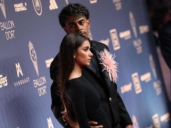 27/10/2026 Lamine Yamal e Inés García en la Gala del Balón de Oro.
El teatro London Palladium ha sido el escenario que ha acogido, por primera vez en su historia fuera de París, la noche más glamourosa del mundo del fútbo, la gala del Balón de Oro 2026, premios que este año celebran su 70ª edición y con los que la revista France Football reconoce a los mejores jugadores masculinos y femeninos de la temporada, al mejor entrenador, o al mejor club entre otros.
EUROPA ESPAÑA SOCIEDAD
CONTACTO PHOTO