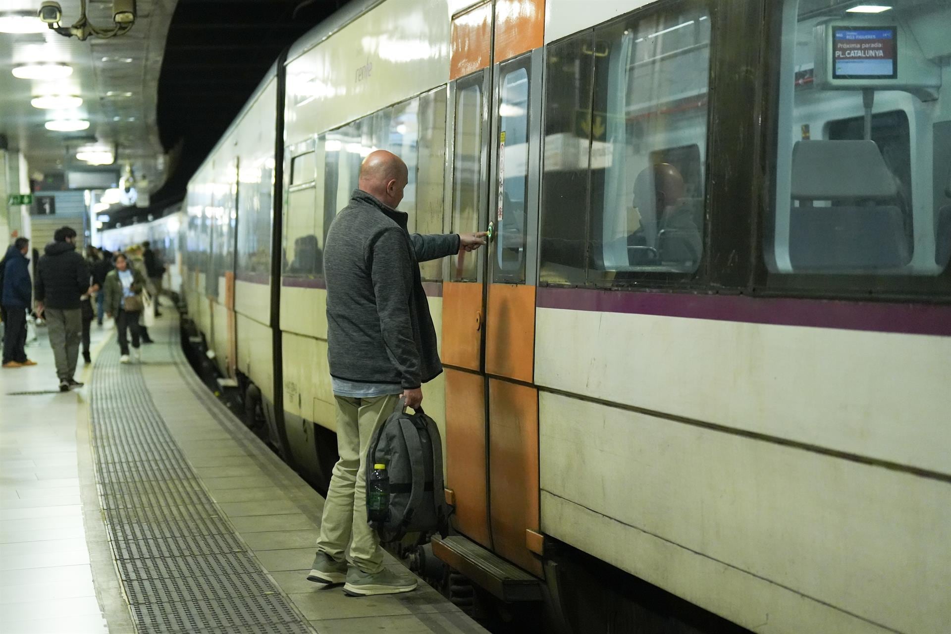 Interrumpidos los trenes entre Comunitat Valenciana y Catalunya de las 11 a las 16 horas por viento