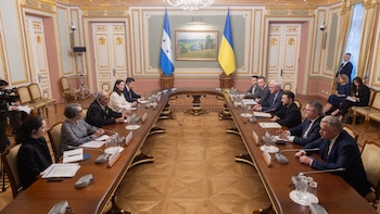 Ambos mandatarios dialogaron sobre oportunidades de cooperación económica. (FOTO: Presidencia de Honduras)