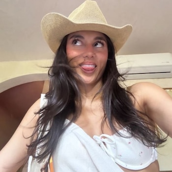 Sergio Mayer Mori y Jessica Marmolejo comparten tiempo juntos en una playa de México, mientras llega el 2026 (captura de pantalla)