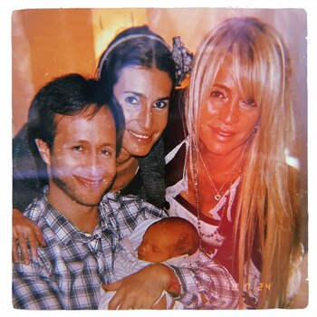 Tomás, Romina y Cris junto