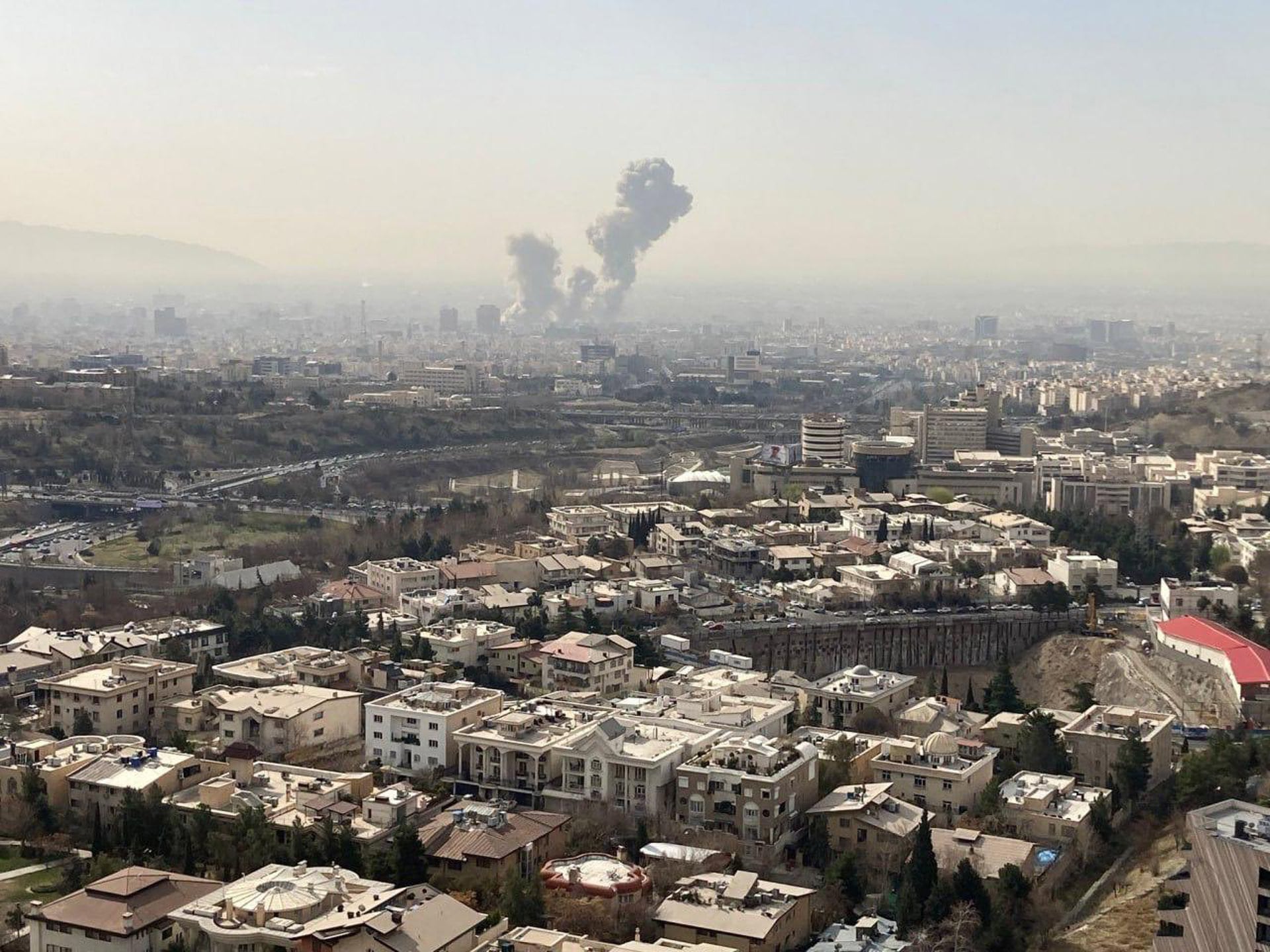 La Guardia Revolucionaria iraní advierte con represalias tras los recientes ataques israelí-estadounidenses a infraestructuras clave de Irán. ( Tasnim News Agency via ZUMA Press Wire)