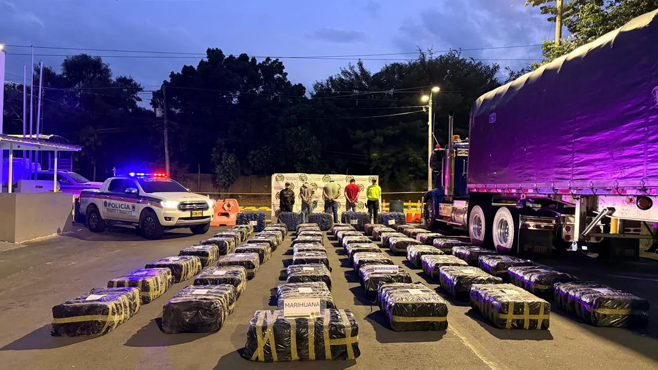 Más de 2 toneladas de marihuana y base de coca fueron decomisadas - crédito Deval