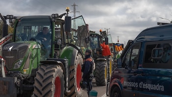 UP pide a partidos catalanes