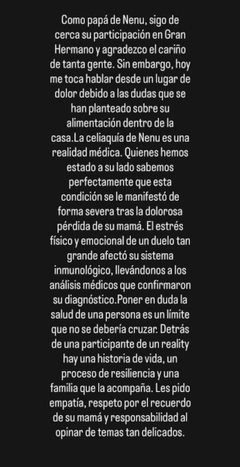 Una pantalla oscura mostrando un comunicado en español con texto blanco, posiblemente de un dispositivo móvil, sobre la salud de Nenu López en Gran Hermano