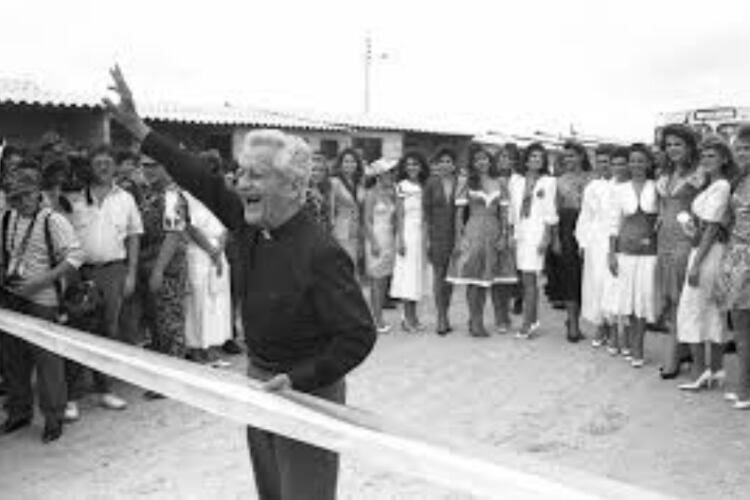 El religioso convenció a Pablo Escobar de que se entregara a la justicia - crédito Minuto de Dios