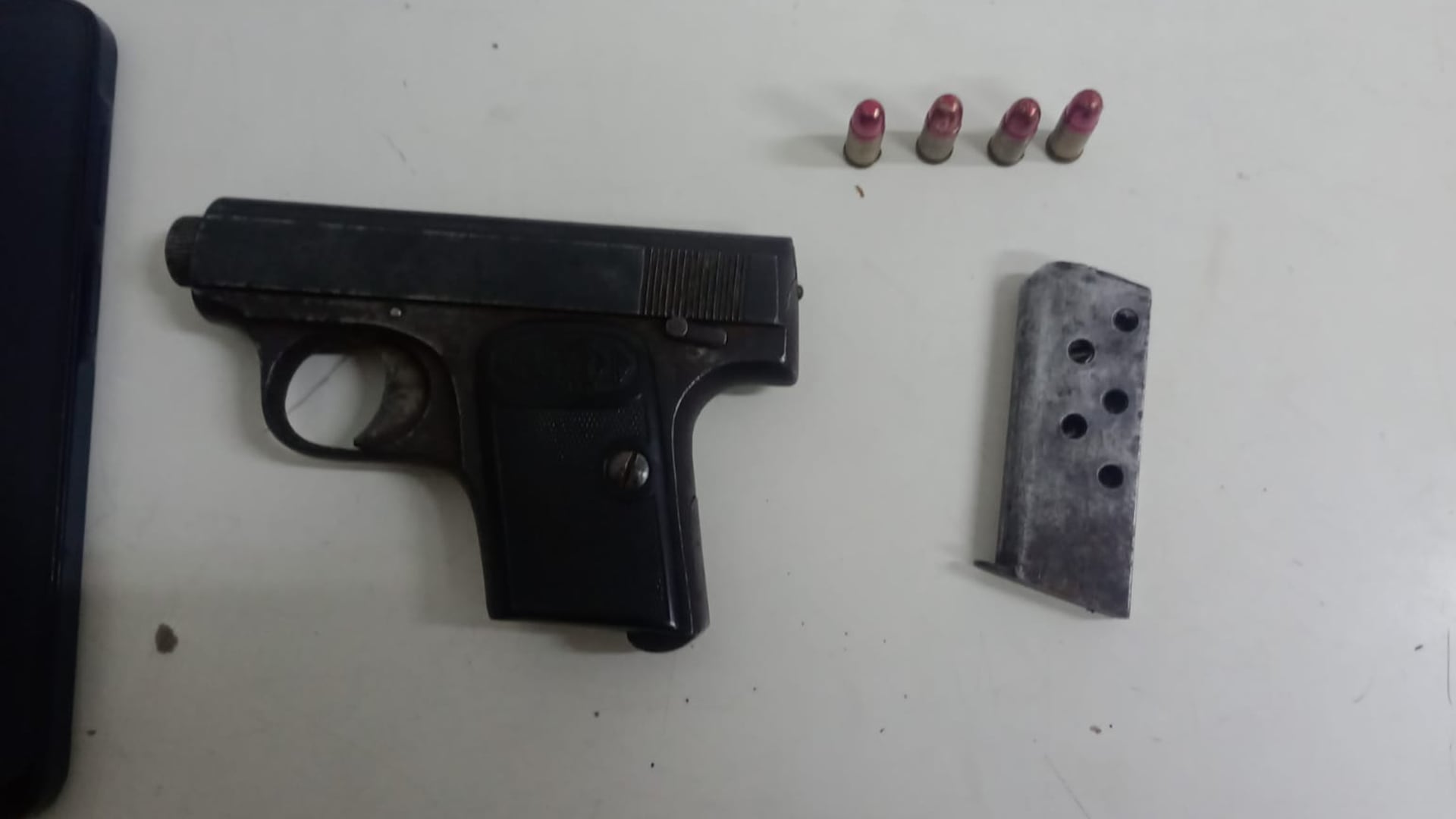 El arma descartada en la fuga