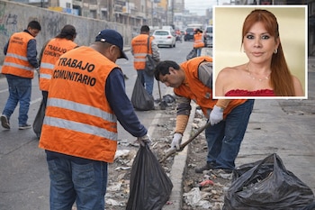 Hombres con chalecos naranja que dicen 'TRABAJO COMUNITARIO' limpiando una calle sucia; en la esquina superior derecha, una foto de Magaly Medina.