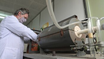 Los potenciostatos son equipos que