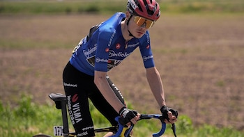 Vingegaard conquista su tercera etapa en Pila y se viste de rosa en el Giro