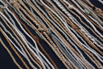 Fotografía cedida hoy por el investigador estadounidense Manuel Medrano que muestra unos quipus. EFE/Manuel Medrano