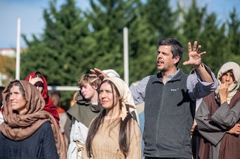 El director Simón Delacre durante la realización de "El Apocalipsis de San Juan"