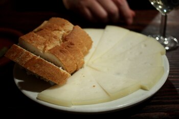 Tapa de queso manchego en