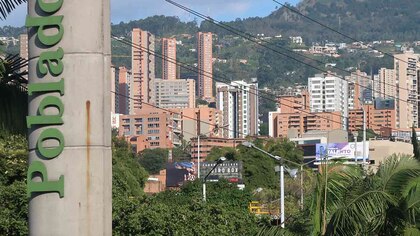 Autoridades investigan la muerte de un fotógrafo suizo que cayó desde el séptimo piso de un hotel en Medellín  