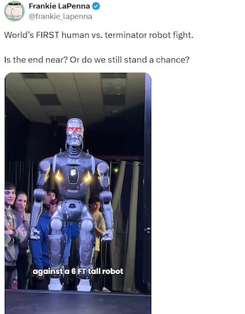 Una publicación de la red social X de Frankie LaPenna con un robot humanoide gris de ojos rojos frente a varias personas