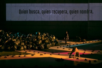 Shantí Vera dirige y coreografía ¿Qué puede un cuerpo?, tercera entrega del proyecto LEIB de la compañía CUATRO X CUATRO, que se presenta el 18 de julio en la Sala Principal del Palacio de Bellas Artes. Foto: Paulina Cervantes