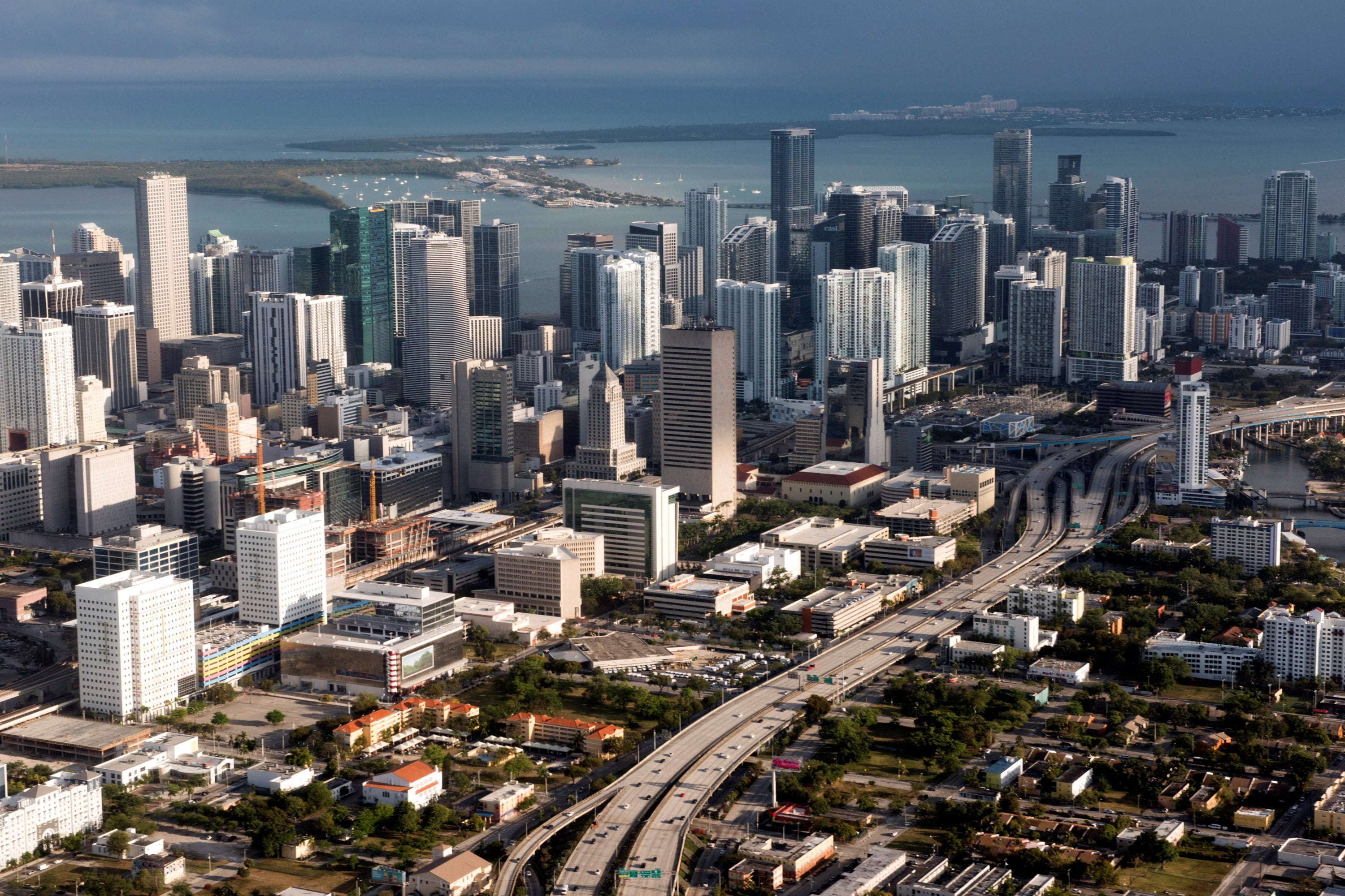 Florida no cobra impuesto estatal sobre la renta ni impuestos a las herencias o al patrimonio sucesorio, un factor que reduce la carga fiscal de las personas jubiladas (Mandatory Credit: Jasper Colt-USA TODAY/File Photo)