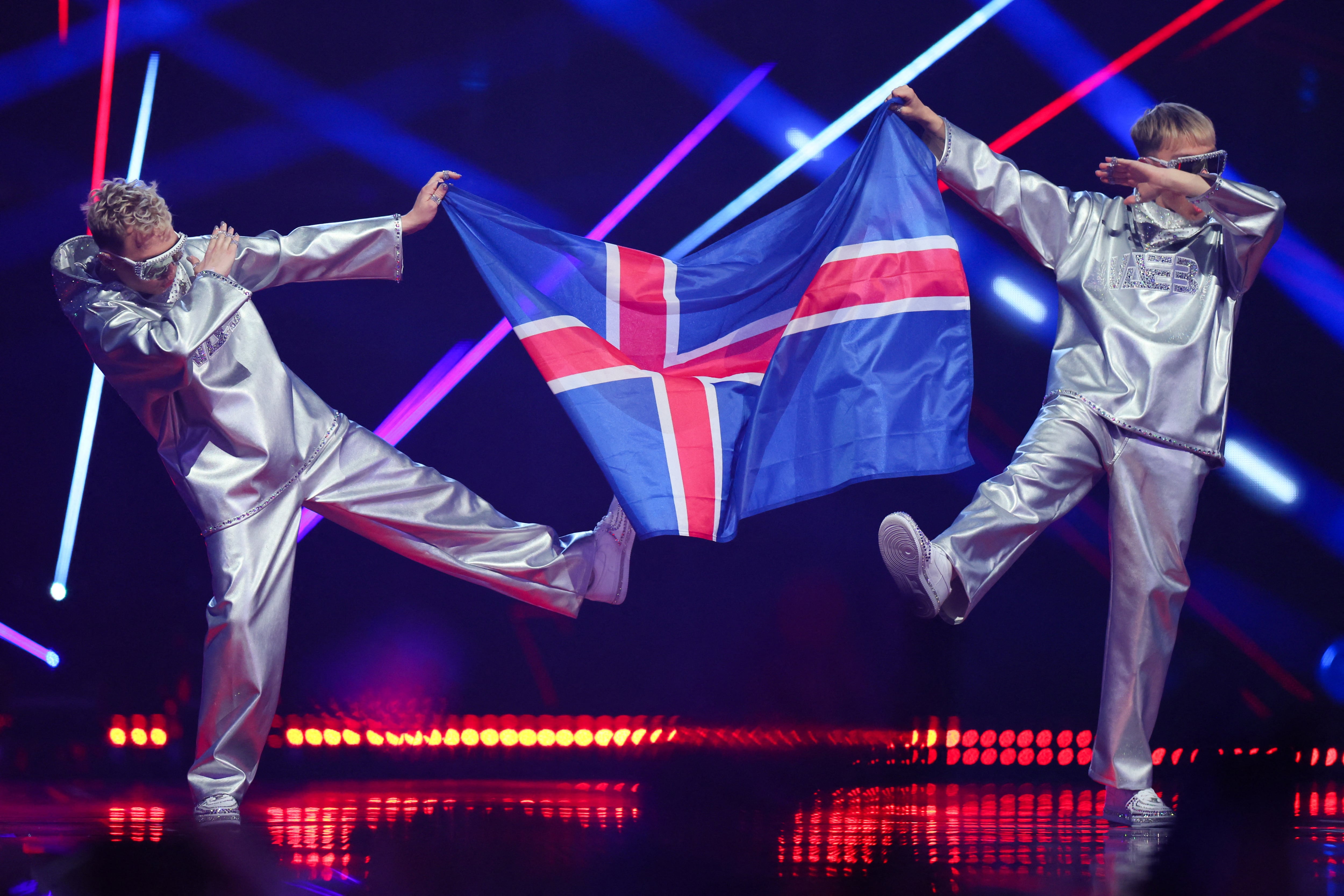 Representantes de Islandia en Eurovisión 2025. (REUTERS/Denis Balibouse)