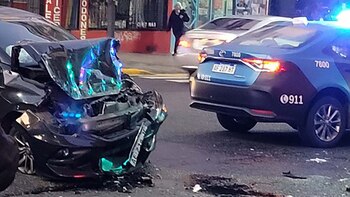 La parte delantera del auto