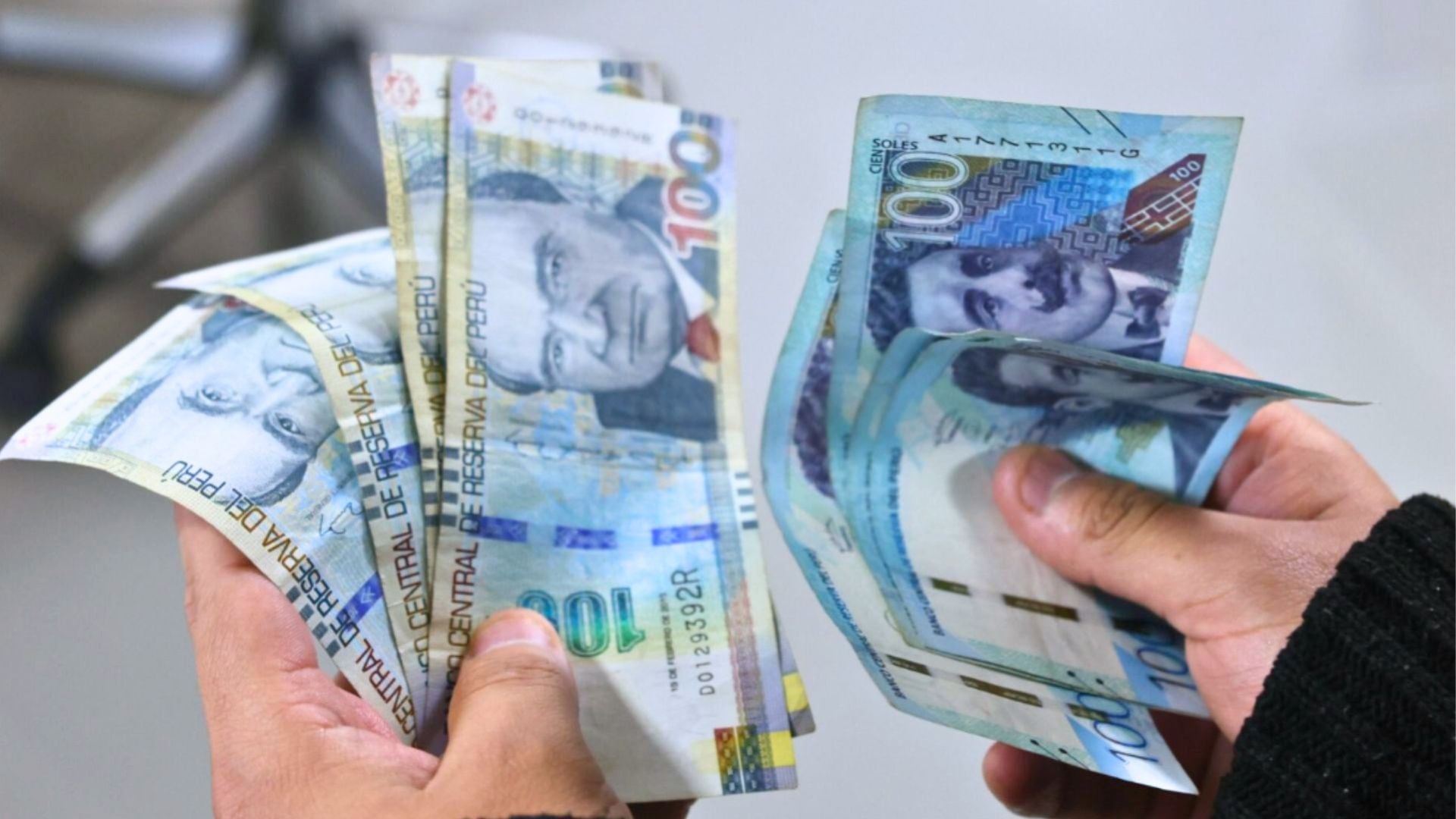 El aumento será de S/170, un alza de 15%, superior a las realizadas anteriormente por los últimos mandatarios. - Crédito Infobae/Paula Elizalde