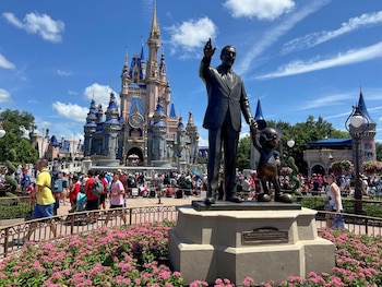La estatua de Walt Disney