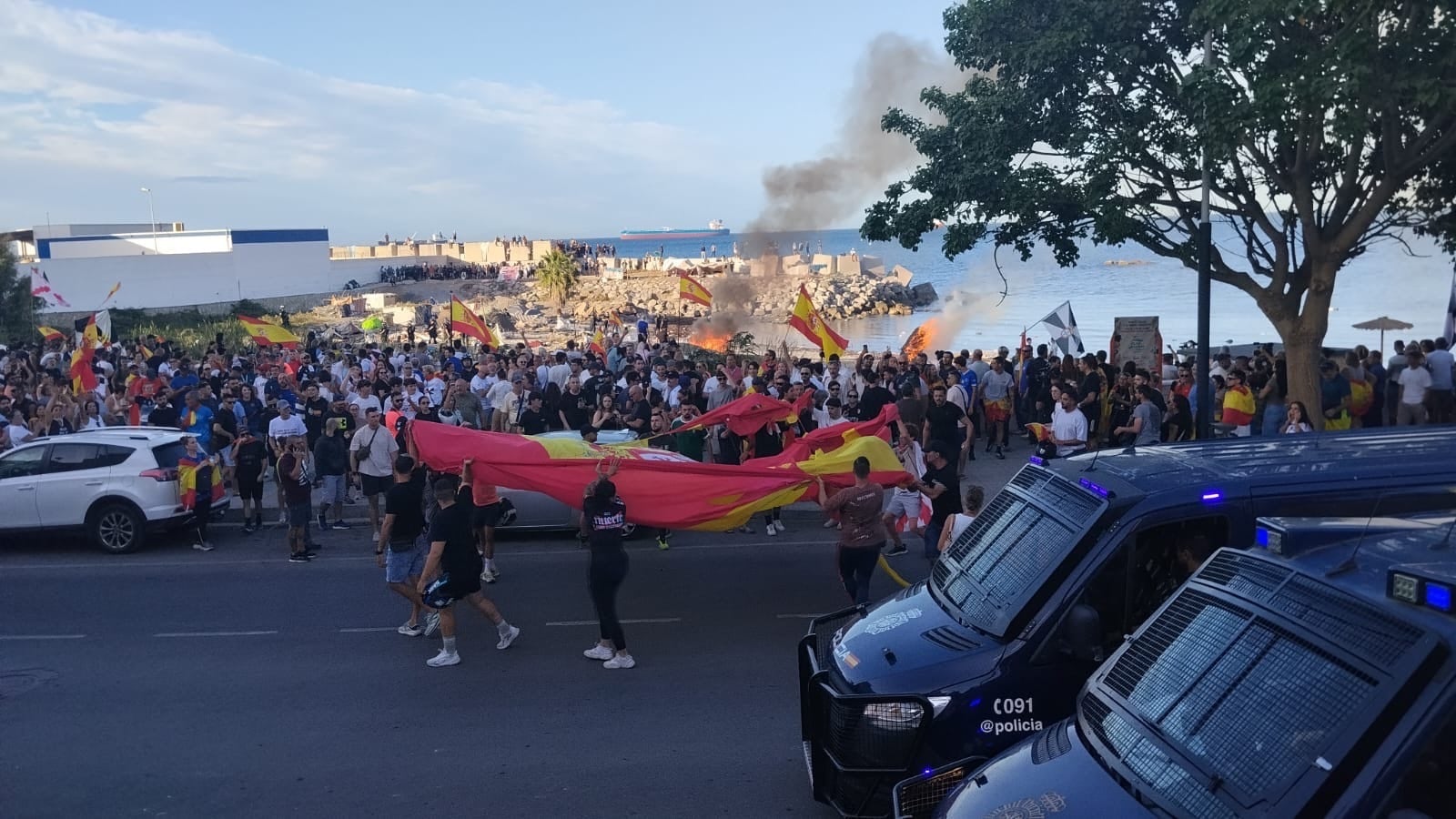 Queman campamentos de los migrantes en Ceuta
