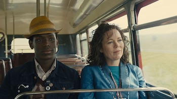 Stephen (Ward) y Hilary (Colman)