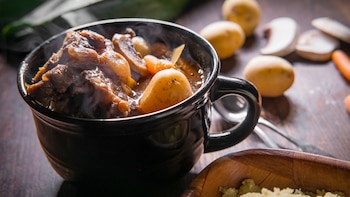 Es importante comer este plato en caliente y acompañado de un buen vino