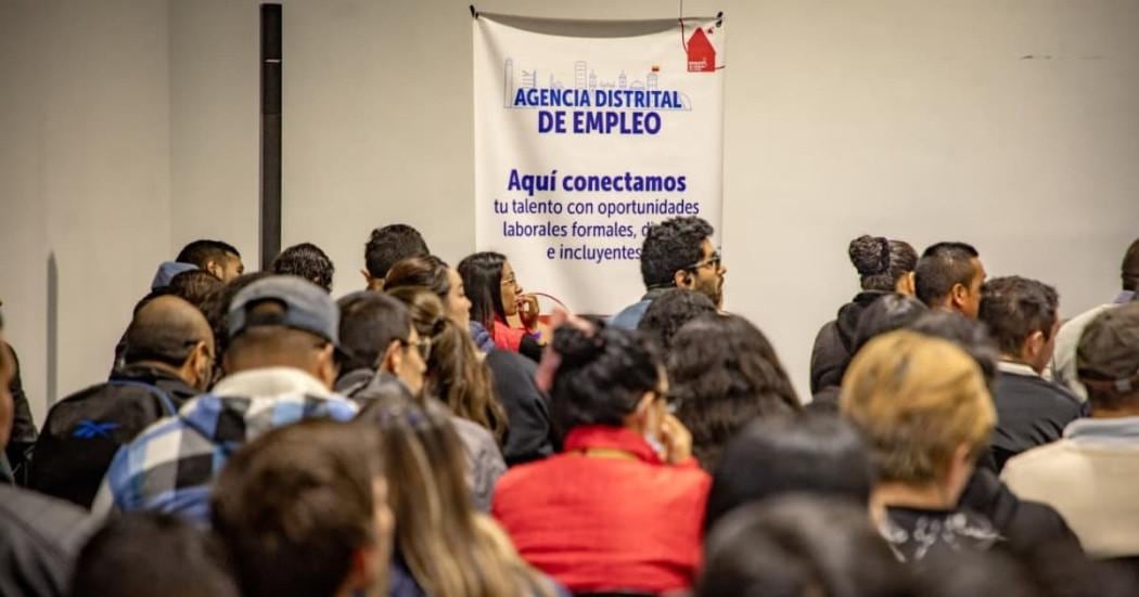 El 52% de las nuevas vacantes en Bogotá está dirigido a personas con educación media, facilitando el acceso al empleo sin formación especializada - crédito Secretaría Distrital de Desarrollo Económico