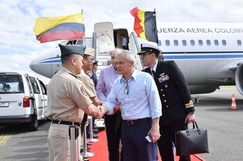 Petro llega a Bélgica a