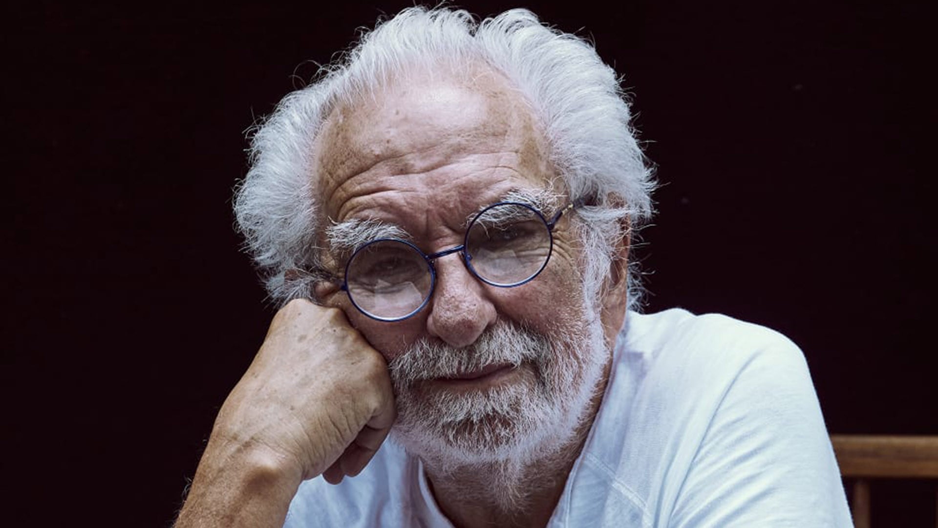 Pacho O’Donnell dona 300 libros a la Biblioteca Ricardo Güiraldes: “Es una colección sesgada hacia una visión nacional, popular y federal” (Foto: Juan Ignacio Tapia)