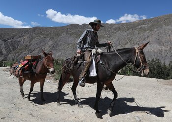 El colombiano Simón Vergara anda