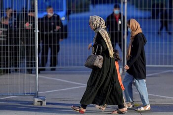 Personas son evacuadas de Kabul