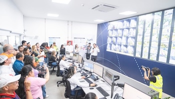 Monitores y personal especializado supervisan