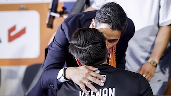 La broma de Nico Keenan a su pareja Rob Jetten, primer ministro de Países Bajos, tras la goleada de Los Leones en el Mundial de hockey