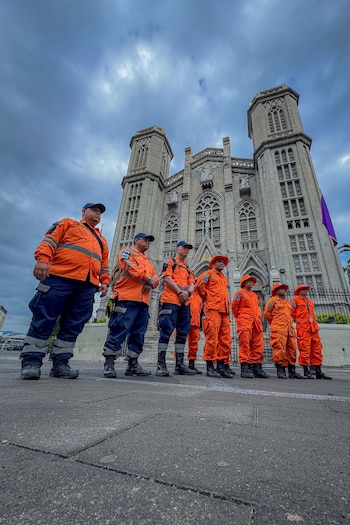 El Cuerpo de Bomberos reforzó las inspecciones en comercios y espacios públicos para garantizar la seguridad contra incendios. (Foto cortesía Cuerpo de Bomberos de El Salvador)