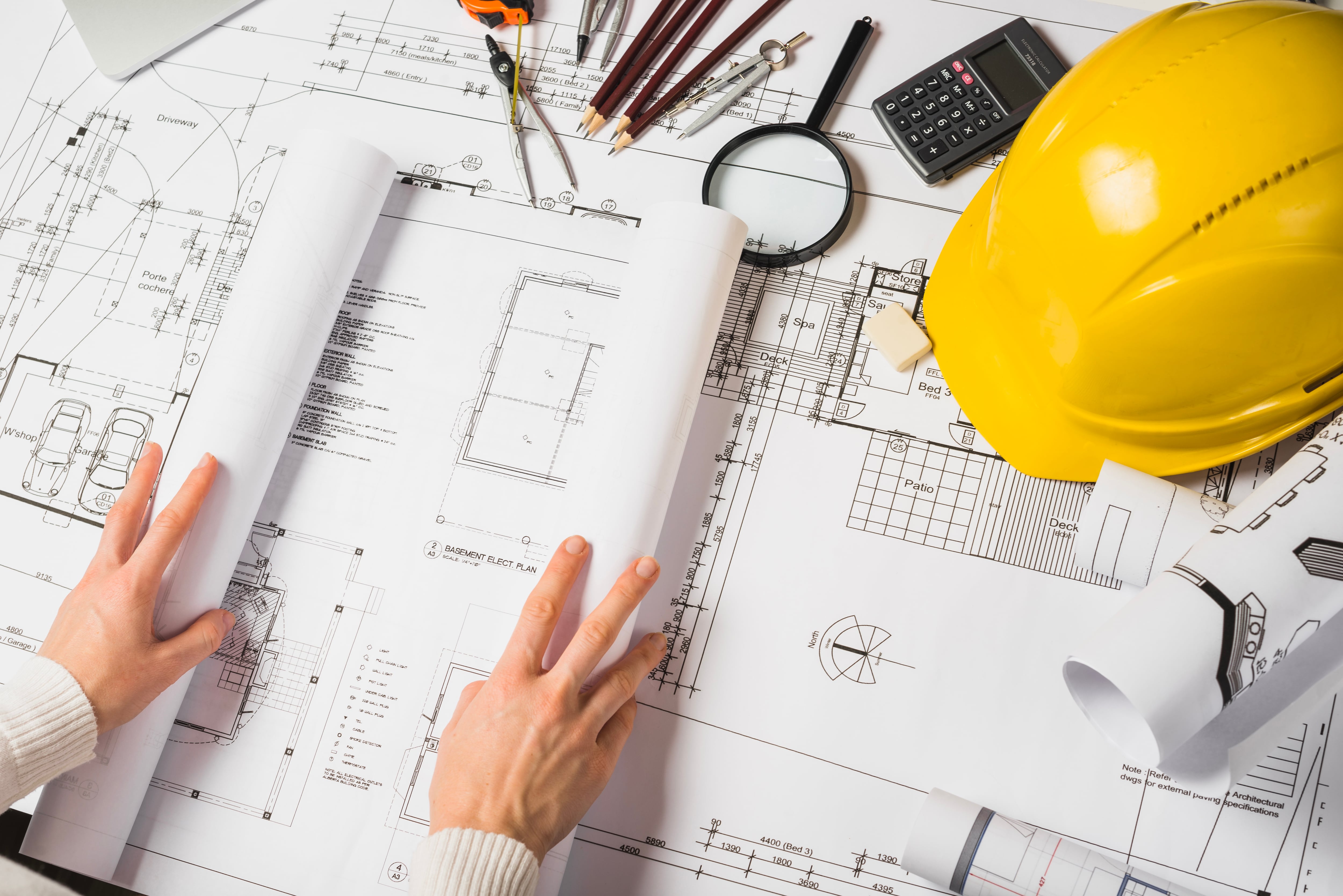 La Cámara de Apelación de La Plata confirmó que un arquitecto deberá devolver a su prima el dinero cobrado por una remodelación que nunca realizó, con intereses por incumplimiento contractual. (Foto de archivo: Freepik)