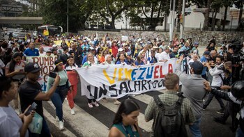 Maestros venezolanos exigen al Gobierno